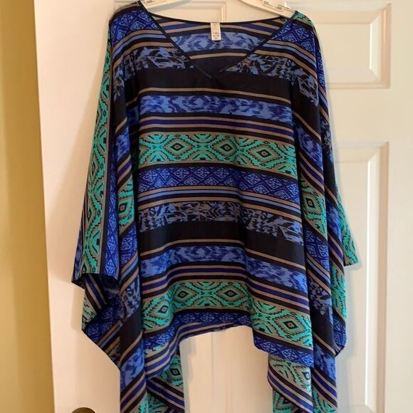 One size poncho  - Picture 1 of 4